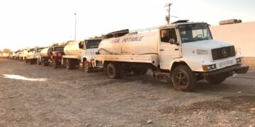 Abastece Lalo Gattas a familias victorenses con agua potable