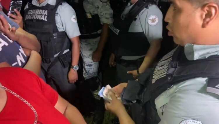 Obligan a elementos de la Guardia Nacional en Tamaulipas a devolver dinero a vendedor de autos