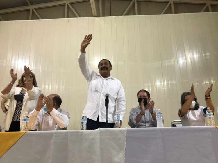 Levanta la mano Arnulfo para dirigir la Sección 30