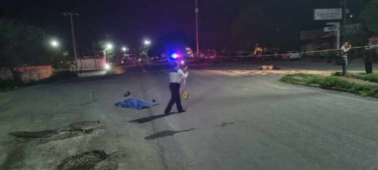 Pierde la vida motociclista al ser arrollado por microbusero