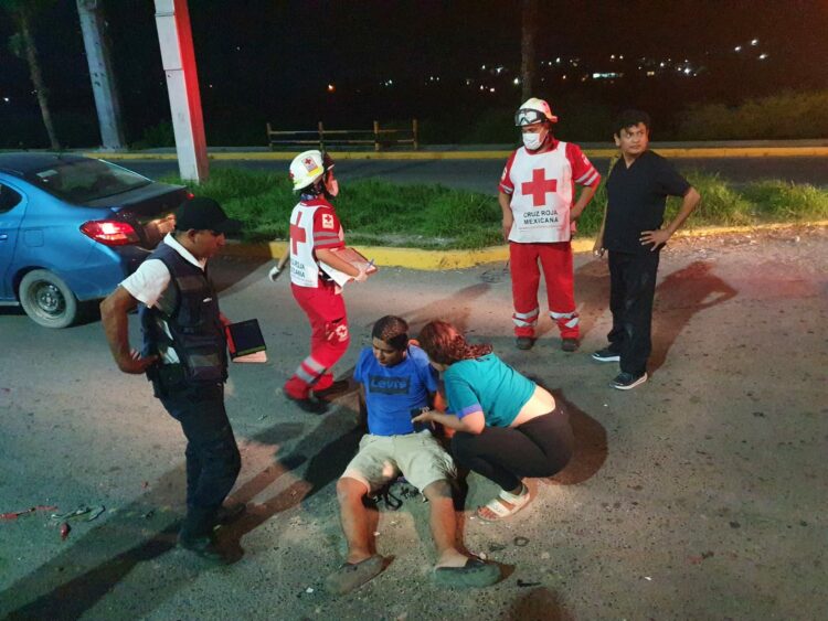 Ebrio motociclista ocasiona colisión