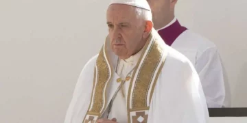 Arriba papa Francisco a Kazajistán para cumbre Interreligiosa