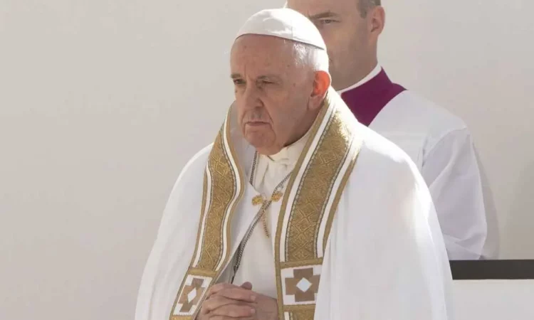 Arriba papa Francisco a Kazajistán para cumbre Interreligiosa