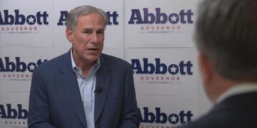 Abbott propone que traficantes de fentanilo sean juzgados por asesinato en Texas.