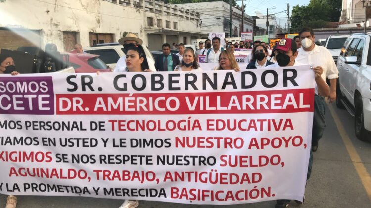 Protestan frente a Palacio de Gobierno en Tamaulipas