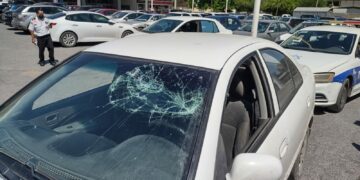 Dos conductores se agarran a golpes en Soriana Verde