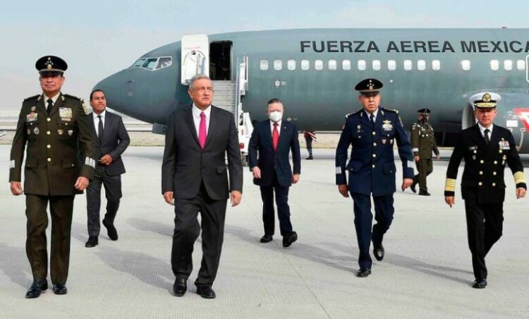 Quiere AMLO revivir a Mexicana con aerolínea de Sedena