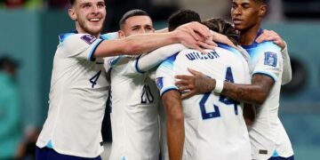 Inglaterra golea a Irán 6-2