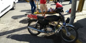 Atropellan a pareja motorizada en el 19 hidalgo