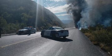 Se incendia camión que se dirigía a los Estados Unidos