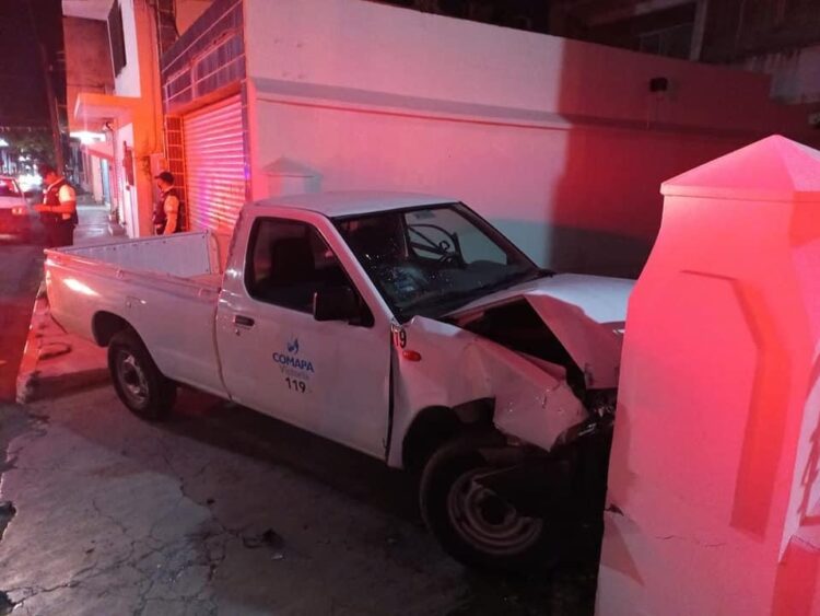 Empleado de COMAPA Victoria alcoholizado choca en el 11 matamoros