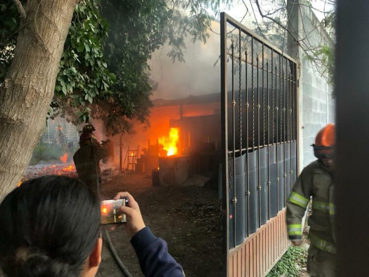 Corto circuito provoca incendio en la Mainero