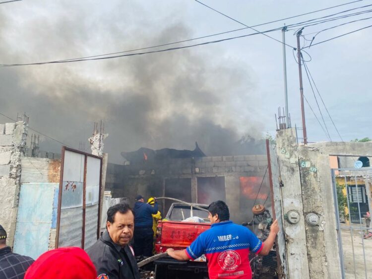 Veladora provoca incendio en domicilio