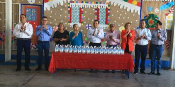 Garantiza Lalo Gattas agua en escuelas de la Capital del Estado