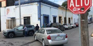 Ignora señal de alto y termina hospitalizado