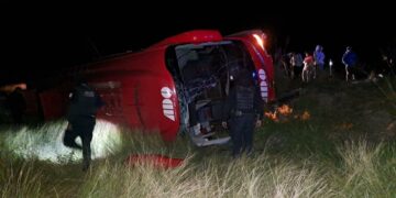 Vuelca autobús de pasajeros que viajaba con destino a Reynosa