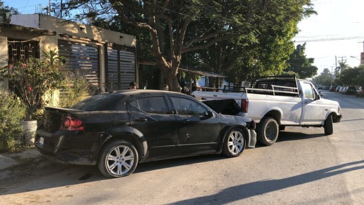 Conductor alcoholizado se impacta contra camioneta en el 36 Matamoros