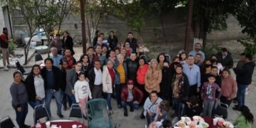 Eduardo Gattas se reúne con vecinos de diferentes colonias de Victoria.