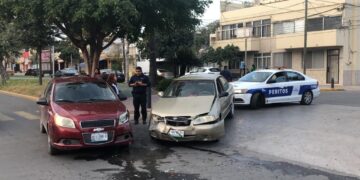 Regreso a clases provoca accidente en hora pico