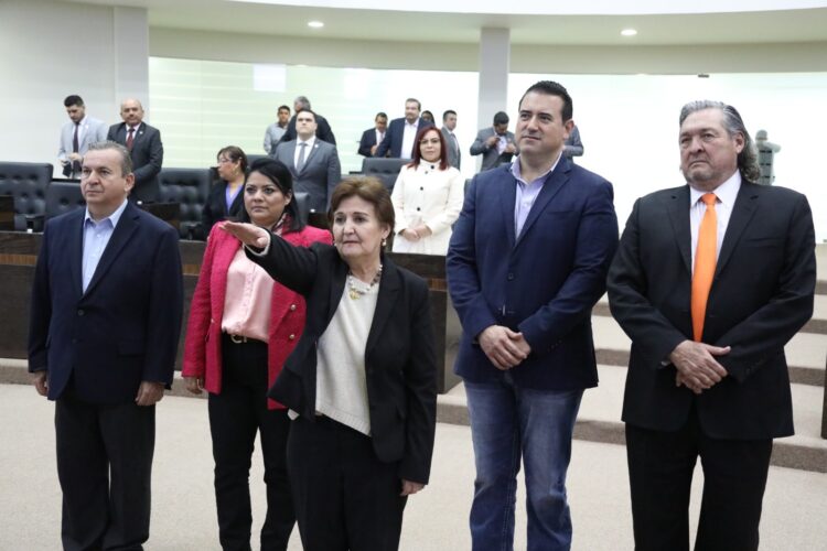 Suplente de Imelda SanMiguel toma protesta en el congreso
