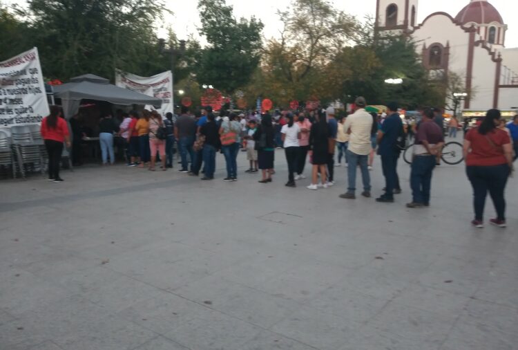 Personal en huelga del ayuntamiento de Victoria llevan acabo la tradicional partida de rosca.