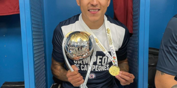 Famoso futbolista pide disculpas ante peculiar fiesta hecha a su hijo.