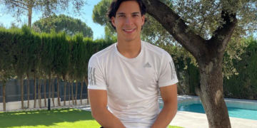 Diego Laínez llega a la sultana del Norte para su fichaje con el equipo felino Tigres.