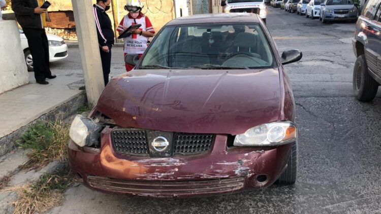 Chocan en el 19 Zaragoza dos menores abordo de vehículo 