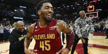 Donovan Mitchell rompe récord con 71 puntos anotados