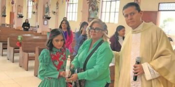 Niña con piel de mariposa celebra sus XV
