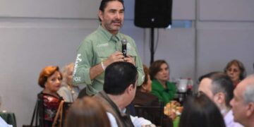 Muñoz Cano se reúne con simpatizantes del Partido Verde.