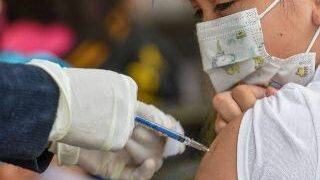 Hoy arranco la campaña de vacunación anticovid en algunas escuelas de Victoria.