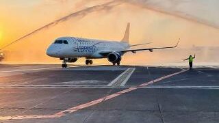 Avión de Aeroméxico es alcanzado por impacto de bala.