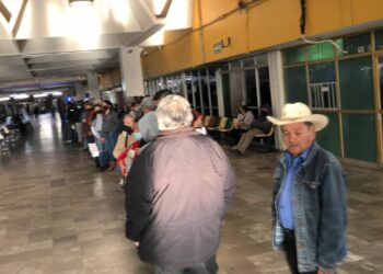 Abarrotan central camionera para ejercer el voto