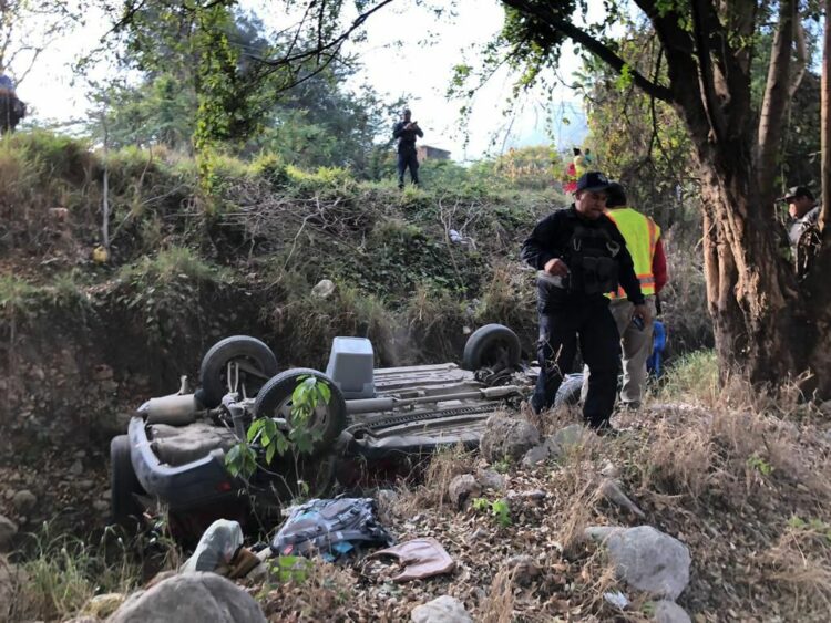 Vuelca CR-V en el vado de la San Marcos
