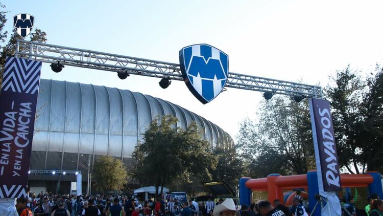 Rayados de Monterrey demuestra su amor perruno.