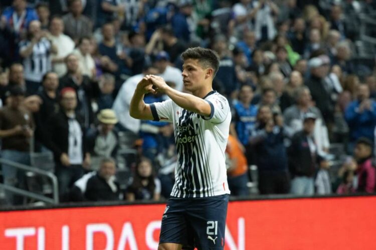 Directiva de Rayados reconoció al Tamaulipeco Arturo González por sus 200 partidos como rayado.