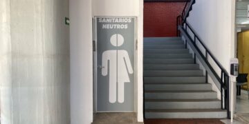 Facultad De Medicina De La UNAM inaugura baños neutros.
