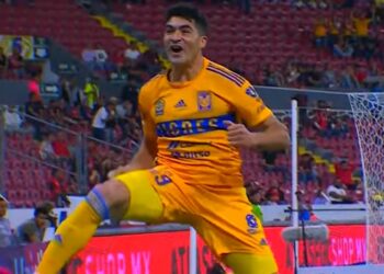Con gol de Nico Ibáñez Tigres persigue de cerca el liderato