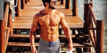 Arturo Carmona un regio con un gran físico que ha robado suspiros.