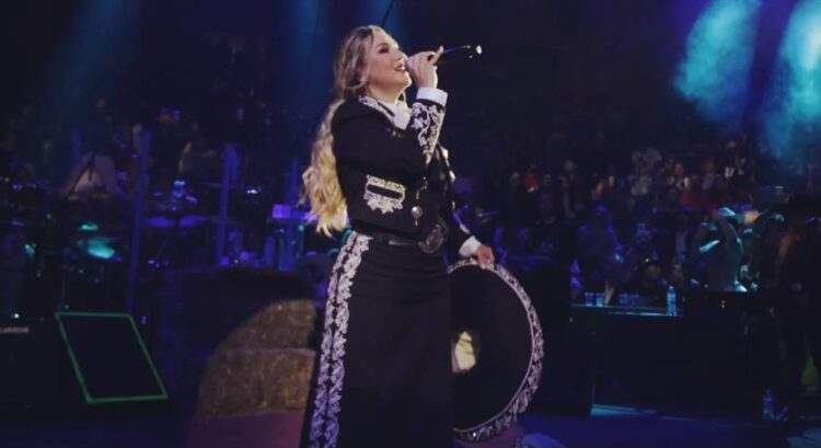 Alicia Villarreal conoce un poco más de la conocida cantante regiomontana.