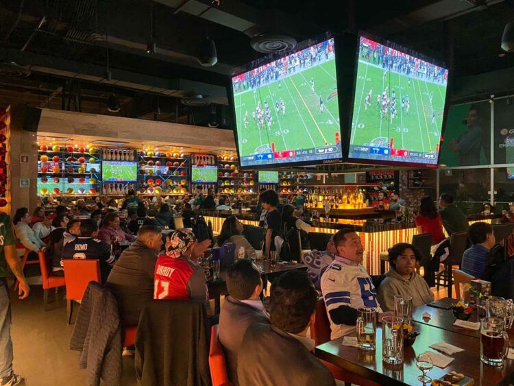 Restauranteros esperan repunte económico por el Superbowl y San Valentín