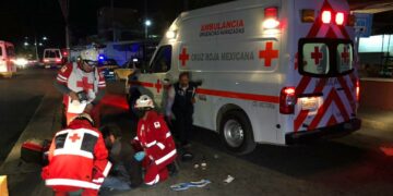 Cae del micro en estado de ebriedad y se lesiona