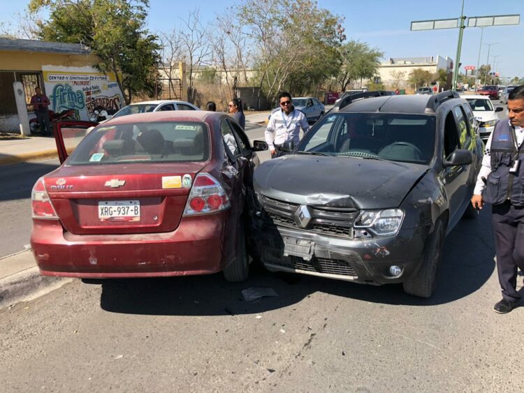 Mujer provoca fuerte choque en el 8 Zacatecas
