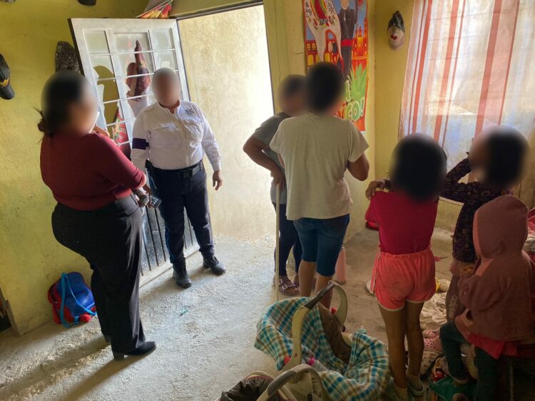 Rescatan a 5 menores abandonados en Victoria