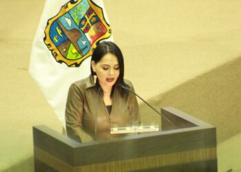 Exigen a universidades a reducir sus precios de títulos profesionales