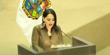 Exigen a universidades a reducir sus precios de títulos profesionales