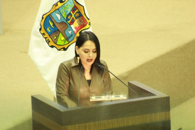 Exigen a universidades a reducir sus precios de títulos profesionales