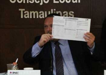 INE entrega constancia de mayoría a JR y Paola