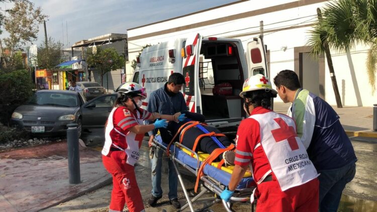 Termina hospitalizada tras chocar en el 17 Abasolo